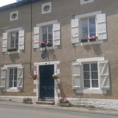 Vingt Grand Rue Acomodação com café da manhã Champagne-Mouton Exterior foto