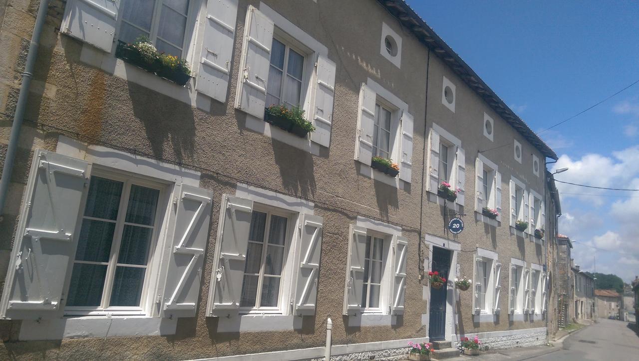 Vingt Grand Rue Acomodação com café da manhã Champagne-Mouton Exterior foto